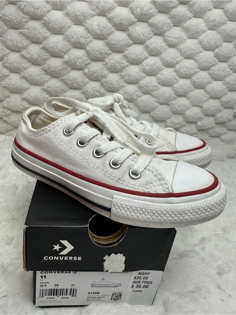 Converse Classic Low Top Sneakers Size 11